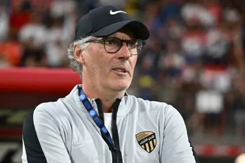رسميًا.. اتحاد جدة يعلن إقالة لوران بلان من تدريب الفريق